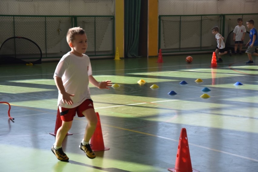 Igrzyska Przedszkoli w Akademii Reissa w Wągrowcu. Zobaczcie zdjęcia młodych sportowców 