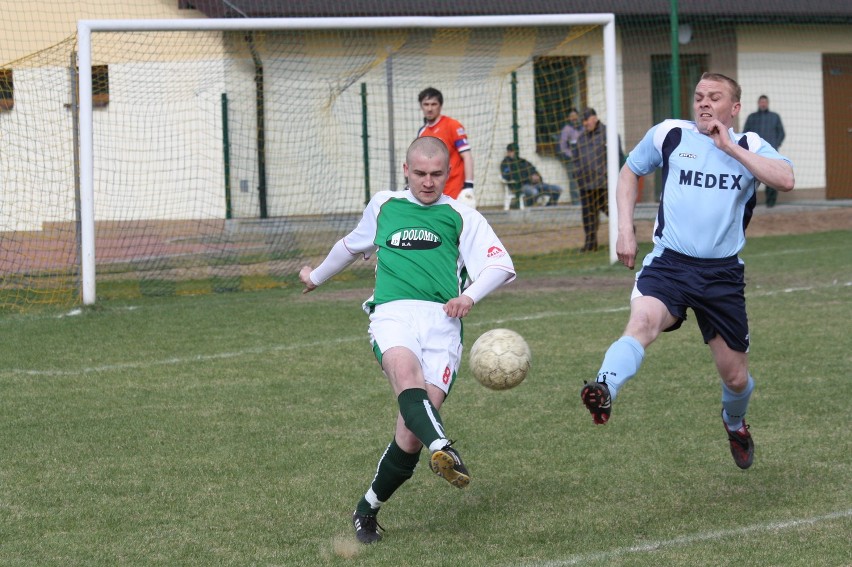 Przemsza - Strażak 0:2. Lider z Mierzęcic wygrywa w meczu kolejki (FOTO)