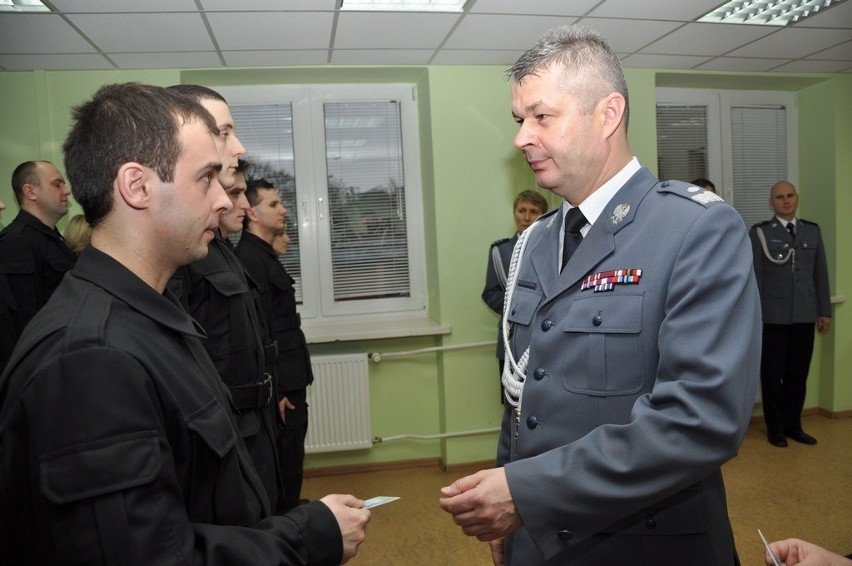 Nowi policjanci ślubowali w obecności kadry kierowniczej i...