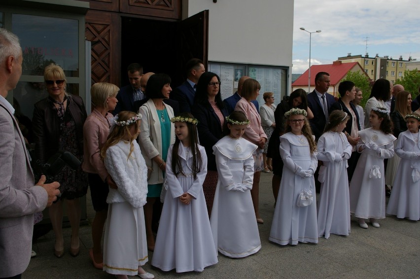 Dzisiaj w parafii św. Jadwigi dzieci przyjęły Pierwszą Komunię Świętą