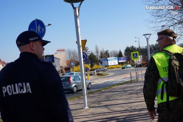 Od kilku dni ulice Żor patrolują policjanci i Wojska Obrony Terytorialnej