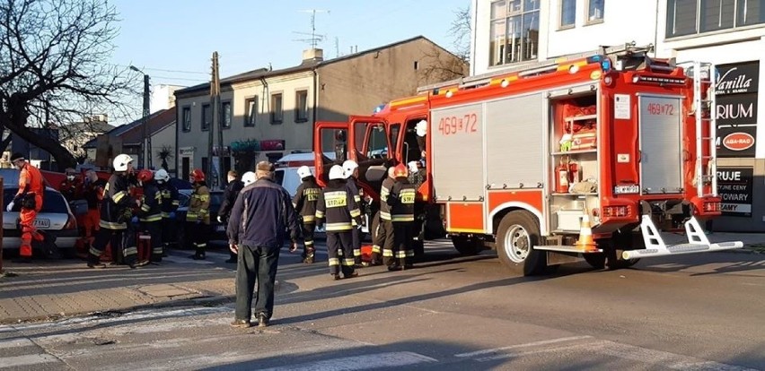 Tragiczny wypadek w Tuszynie. W zderzeniu dwóch samochodów zginęła kobieta ZDJĘCIA
