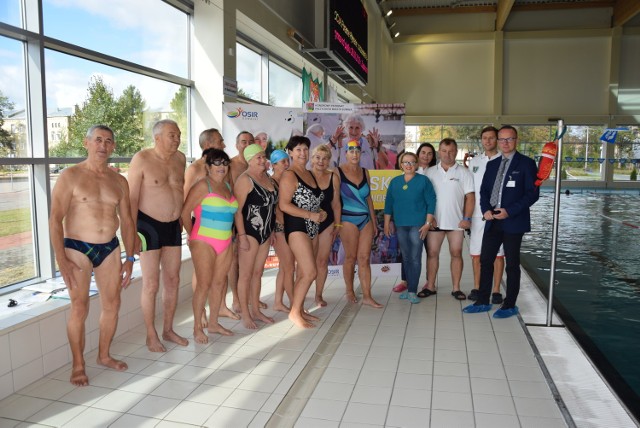 Pierwszą konkurencją do której stanęli starszacy było pływanie. Panie miały do pokonania 25 metrów stylem dowolnym, a panowie 50.

