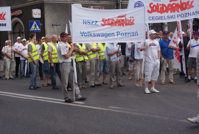 Związkowcy z Solidarności manifestowali w Kaliszu przeciwko obecnej polityce rządu.