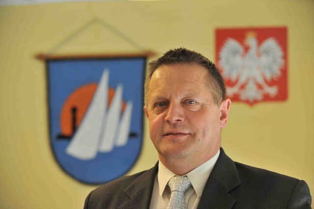 Grupa mieszkańców i przedsiębiorców z Krynicy Morskiej (także radnych ubiegłej kadencji) zarzuca burmistrzowi Adamowi Ostrowskiemu działanie na szkodę miasta.