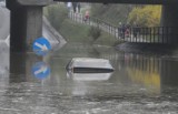 Woda znowu zalała ulice w Bydgoszczy. Ulica Brzechwy w Fordonie była nieprzejezdna