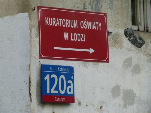 Łódzcy samorządowcy i nauczyciele domagają się dymisji pana kuratora" po jego wulgarnym komentarzu w mediach społecznościowych - napisał do ministra edukacji i nauki łódzki poseł Krzysztof Piątkowski (KO) pytając czy do dymisji dojdzie. Z odpowiedzi ministra niewiele jednak wynika.
CZYTAJ DALEJ NA KOLEJNYM SLAJDZIE>>>