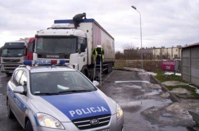 Lód na autach zagrożeniem na drogach