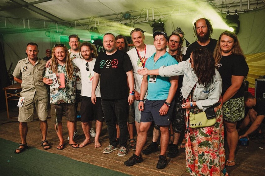 Reggae z Pucka docenione na prestiżowym festiwalu. Rafał Katzor (Dża Dża Dziady) z nagrodą specjalną jury festiwalu Reggae na Piaskach