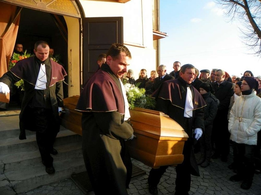Pogrzeb radnego Wiesława Zycha w Białośliwiu. Żegnały go tłumy