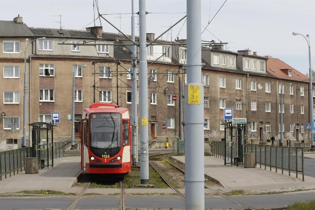 Na ul. Marynarki Polskie trzeba szczególnie uważać na tramwaje. Często dochodzi tam do kolizji