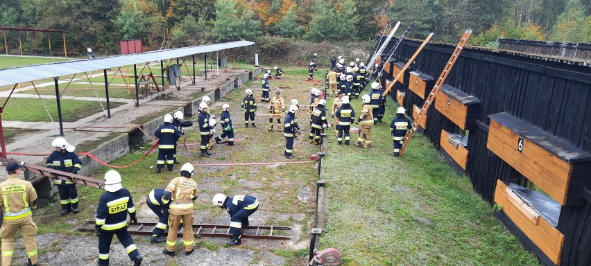 Blisko 60 ochotników ukończyło kurs podstawowy strażaka-ratownika