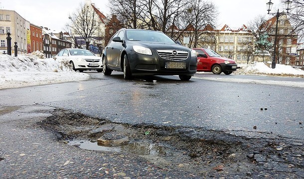 Najwięcej dziur na ulicach w Gdańsku, więc i wniosków kierowcy do ZDiZ.