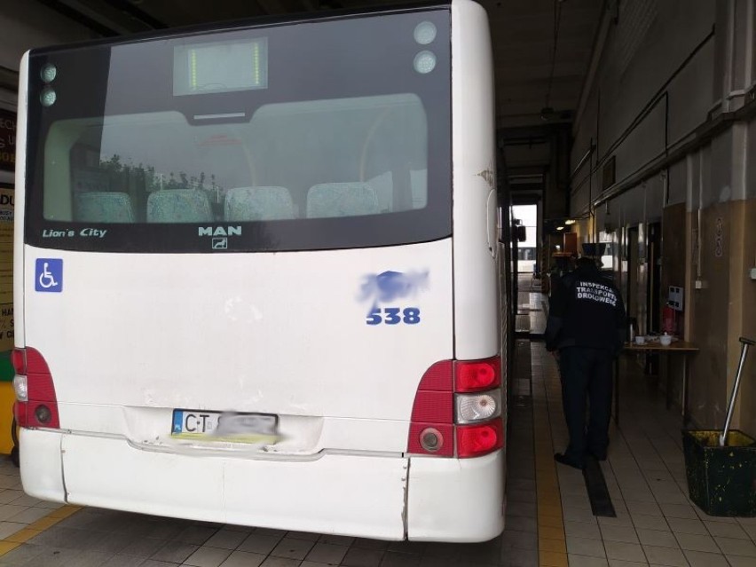 W Bydgoszczy i okolicach skontrolowali stan autobusów i trzeźwość kierowców 