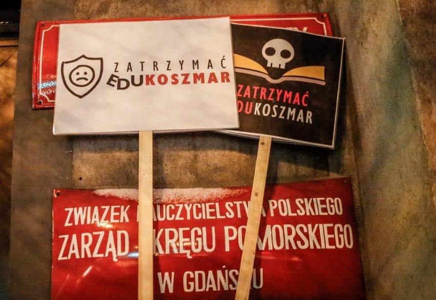 Manifestacja przeciwko reformie edukacji w Gdańsku [ZDJĘCIA, WIDEO]