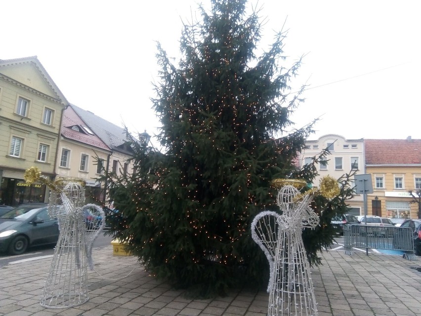 Tak prezentuje się świąteczna choinka na rynku w Kościanie 