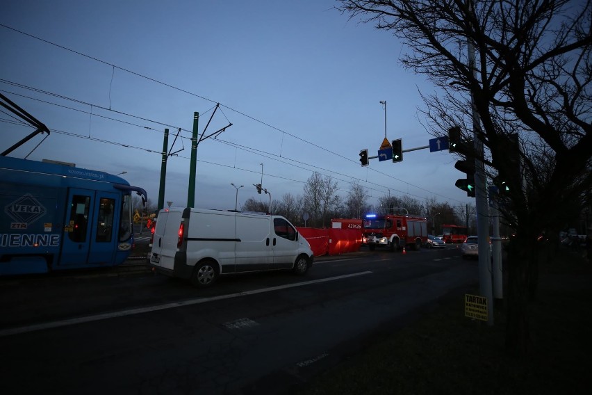 Wypadek na ulicy Gliwickiej w Katowicach. Samochód wjechał...