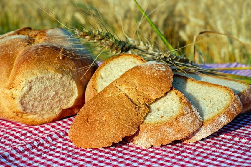 Składniki: 
830 g mąki pszennej chlebowej
80 g mąki żytniej...