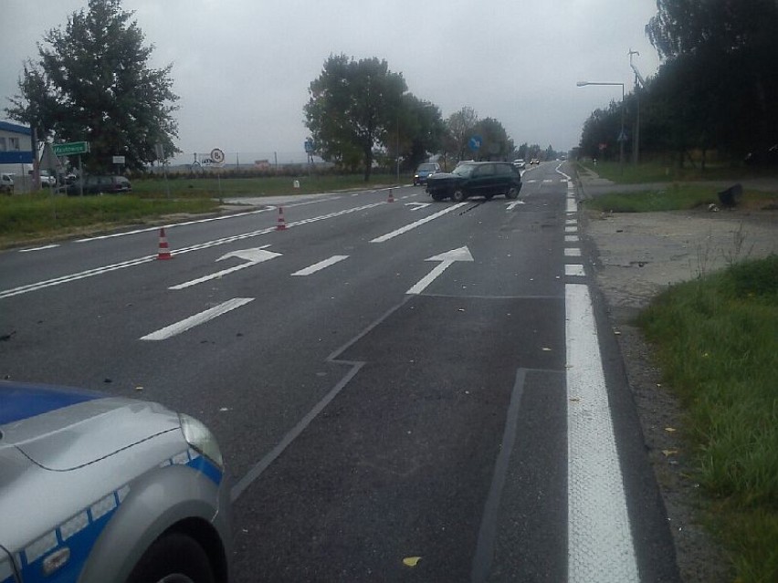 Wypadek w Sieńcu. Kierowca mercedesa wpadł do rowu