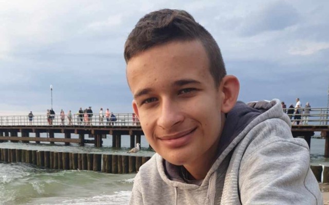 15-letni Miłosz Jokiel cierpi na rzadką chorobę genetyczną, która zabiera mu wzrok. Jest nadzieja na ratunek… ale kosztuje. Każdy może pomóc.