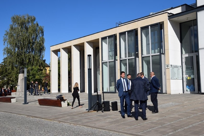 Premier Morawiecki w Zduńskiej Woli. Przygotowania trwają [zdjęcia]