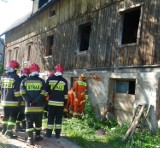 Runął strop w pustostanie przy ul. Przedborskiej. Strażacy przeszukiwali gruzy