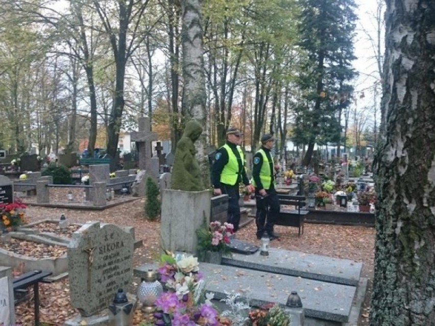 Przed 1 listopada zwiększy się liczba patroli  na wejherowiskich cmentarzach 