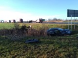 GUBIN: Śmiertelny wypadek na skrzyżowaniu pomiędzy Gubinem a Czarnowicami. Zderzyły się dwa samochody osobowe (ZDJĘCIA)