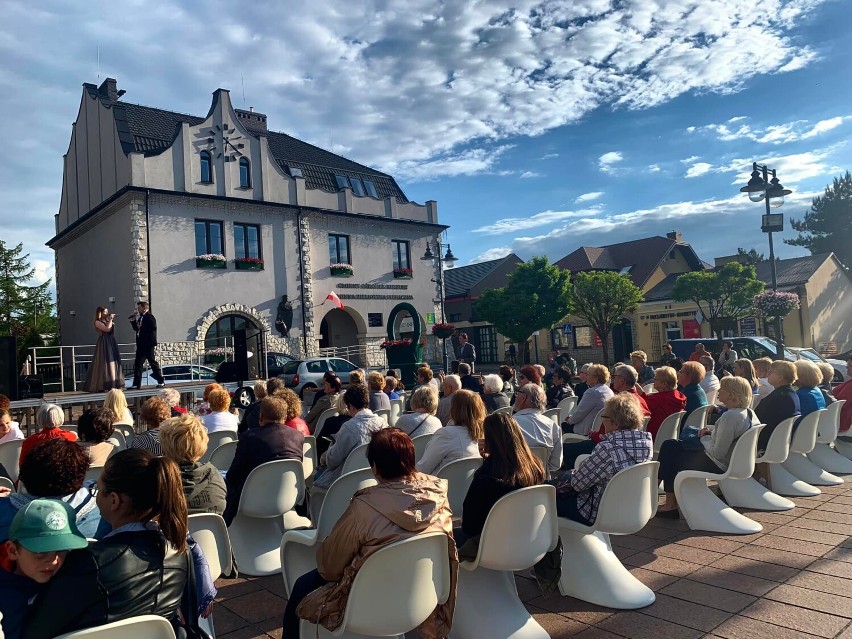 Koncert na rynku w Olsztynie z okazji Dnia Matki