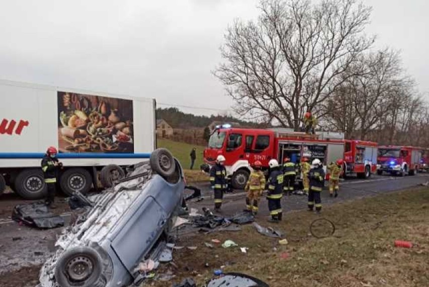 Śmiertelny wypadek na drodze z Rypina do Sierpca. Nie żyje kierowca osobowej toyoty [zdjęcia]