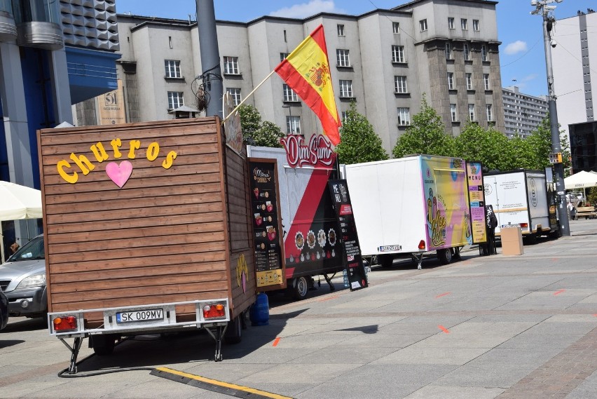 Startuje zlot food rucków na rynku w Katowicach