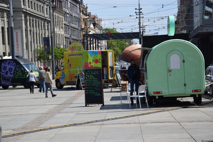 Startuje zlot food rucków na rynku w Katowicach