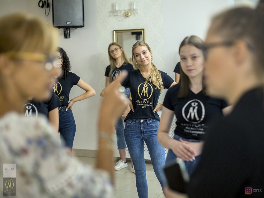 Miss Ziemi Łomżyńskiej 2020. Kandydatki do tytułu najpiękniejszej powróciły na sale treningową. Zobacz zdjęcia 