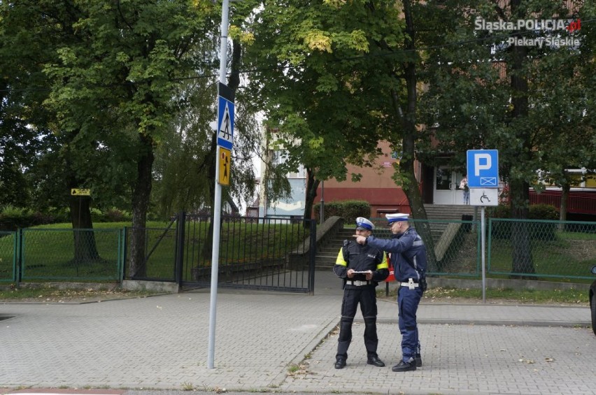 Policja w Piekarach sprawdziła stan dróg i przejść dla pieszych w rejonach szkół
