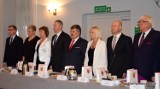 Sesja nowej Rady Gminy Ostrów Wielkopolski. Radni wybrali przewodniczącego i dwóch wiceprzewodniczących