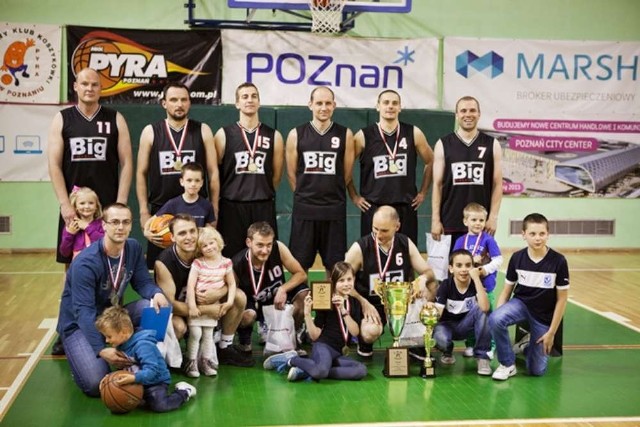 Drużyna Big Plus - triumfator Amatorskiej Ligi Koszykówki