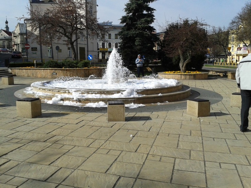 Chełm. Piana w fontannie