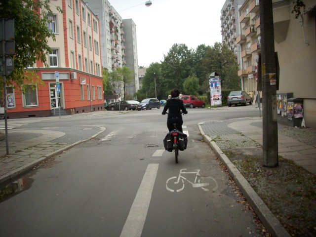 Pierwszy rowerowy kontrapas w Opolu, na ulicy Matejki - daleki od doskonałości, ale działa!