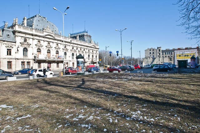 Wszystko wskazuje na to, że plac naprzeciwko Pałacu Poznańskiego długo jeszcze nie zostanie zagospodarowany.