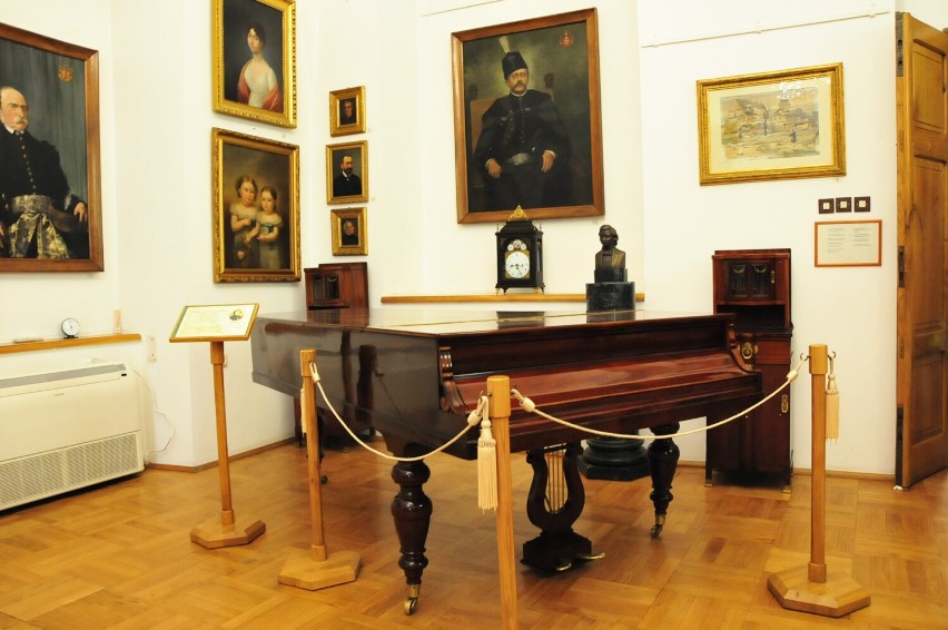 W Muzeum Podkarpackim w Krośnie zabrzmi zabytkowy Pleyel. Fortepianowe ballady zagra Marek Bracha
