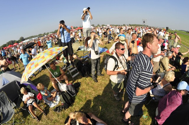 W ostatnich edycjach pokazów Air Show w Radomiu przez lotnisko na Sadkowie przewijało się przez dwa dni nawet do 200 tysięcy widzów.