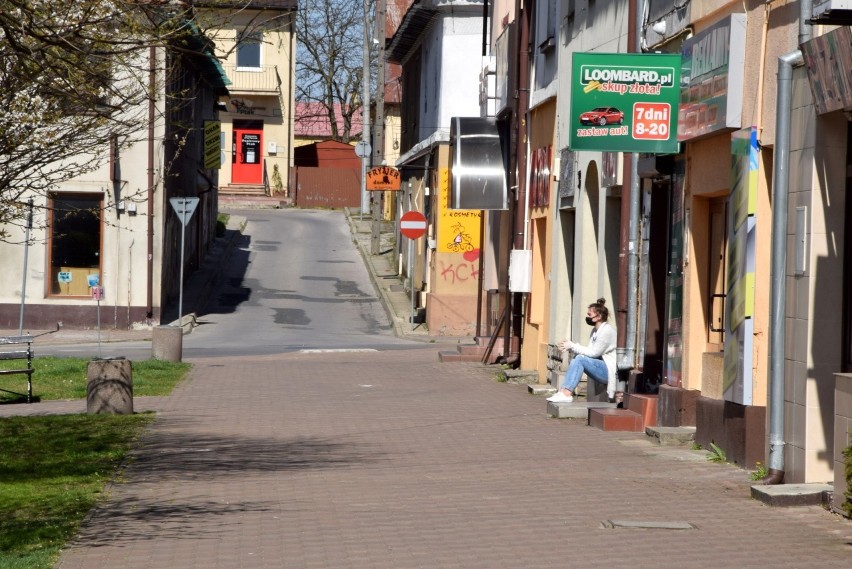 Staszów w nowej erze koronawirusa. Mieszkańcy karnie założyli maseczki? Zobaczcie [ZDJĘCIA]