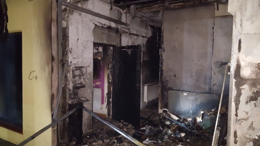 Nocny pożar restauracji w Cisach. Akcja gaśnicza trwała trzy godziny