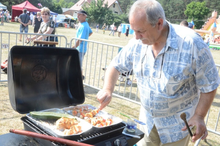 Grillowanie w gminie Bełchatów. Zenek Martyniuk porwał publiczność