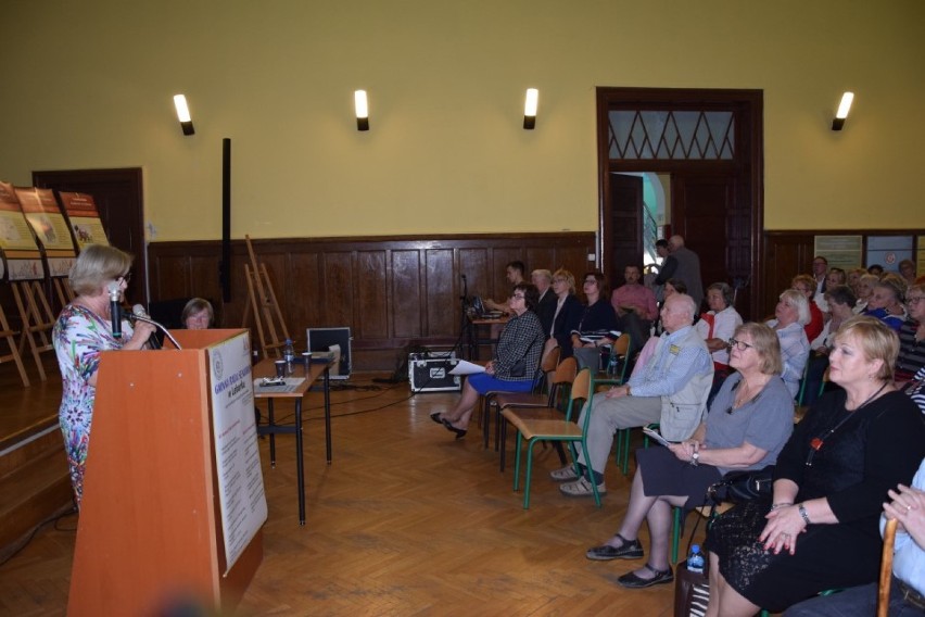 Problemy seniorów i sposoby na ich rowiązanie były tematem konferencji w LO nr 1 w Lęborku [ZDJĘCIA]