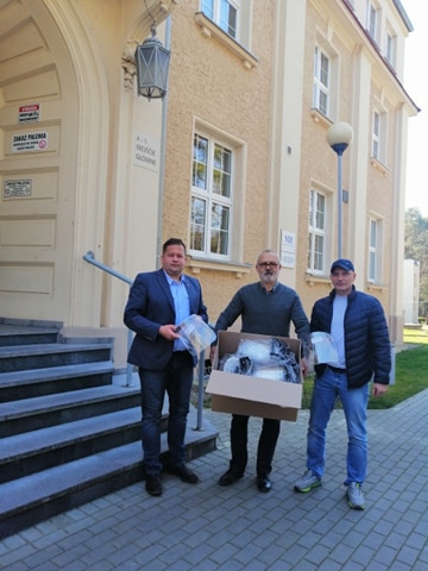 Policja w Chodzieży otrzymała maseczki i przyłbice. Trafiły też do szpitali [ZDJĘCIA]