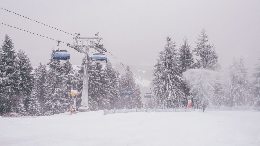 Sylwester w Zieleniec SKI Arena. Śniegu przybywa! [ZDJĘCIA]