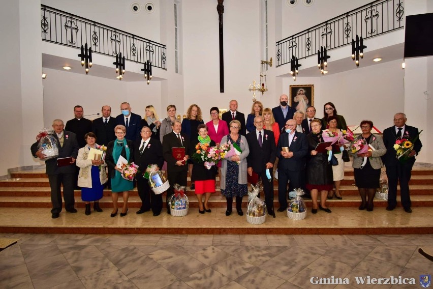 Jedenaście par z gminy Wierzbica obchodziło jubileusz 50-lecia pożycia małżeńskiego - zobaczcie zdjęcia