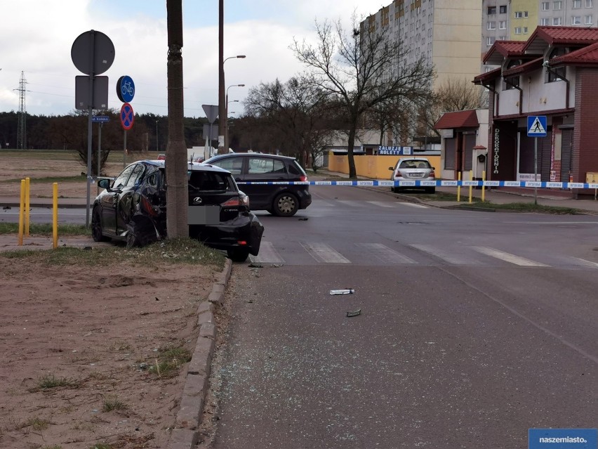 Wypadek na skrzyżowaniu ulic Kaliska - Broniewskiego we Włocławku [zdjęcia]