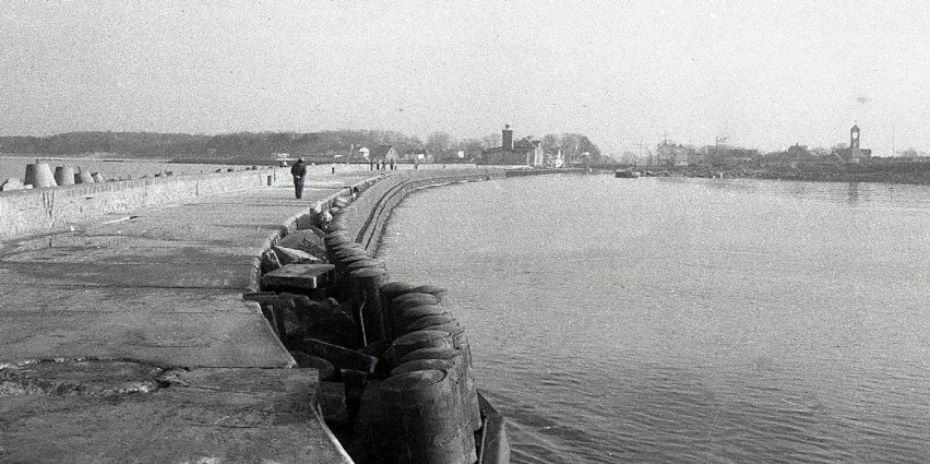 Port morski w Darłowie. Tak wyglądał w latach 80. i 90. [ZDJĘCIA]